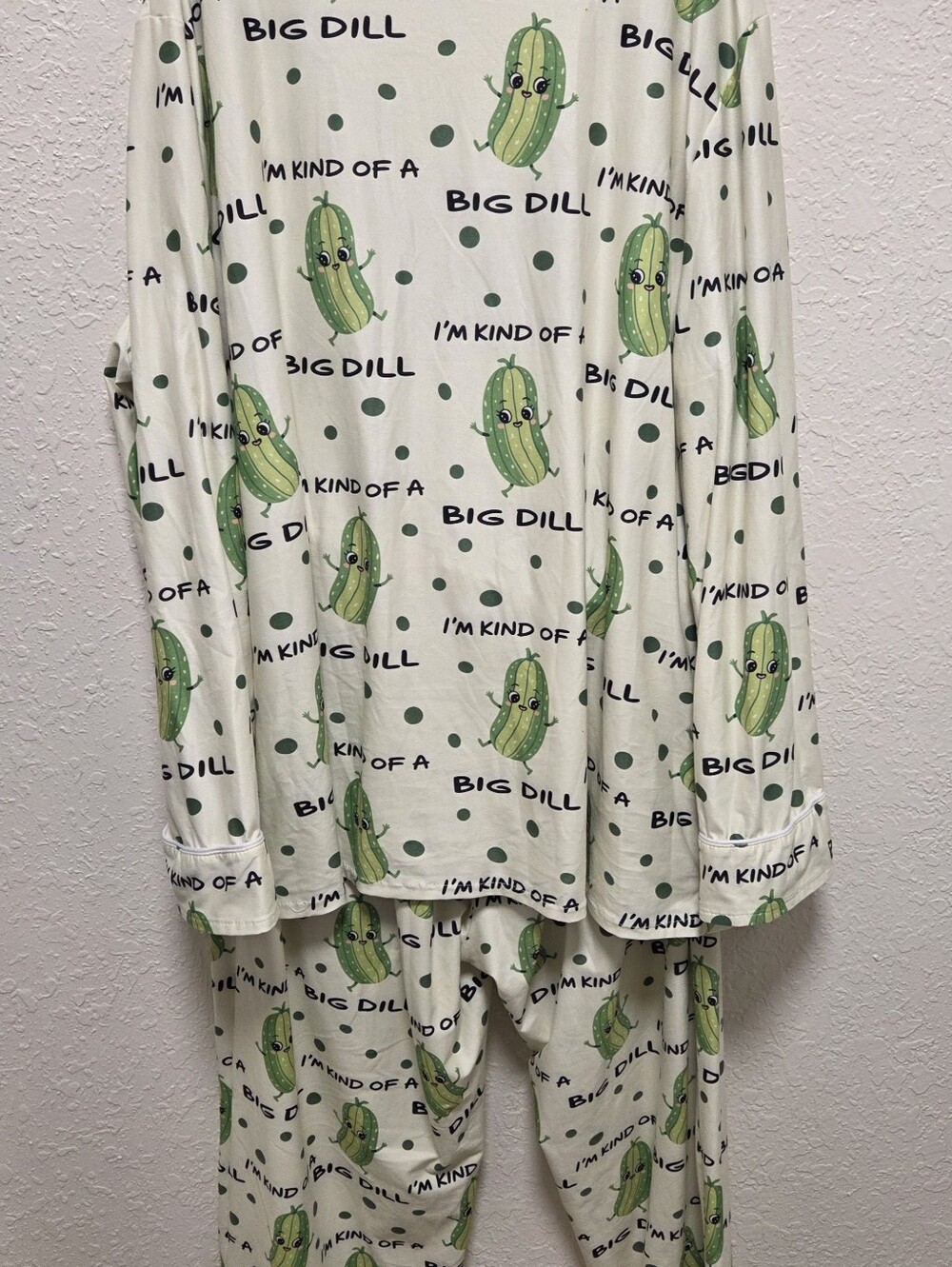 Cream & Green 'Big Dill' Pickle Print Pajama Set Large - Picture 5 of 5